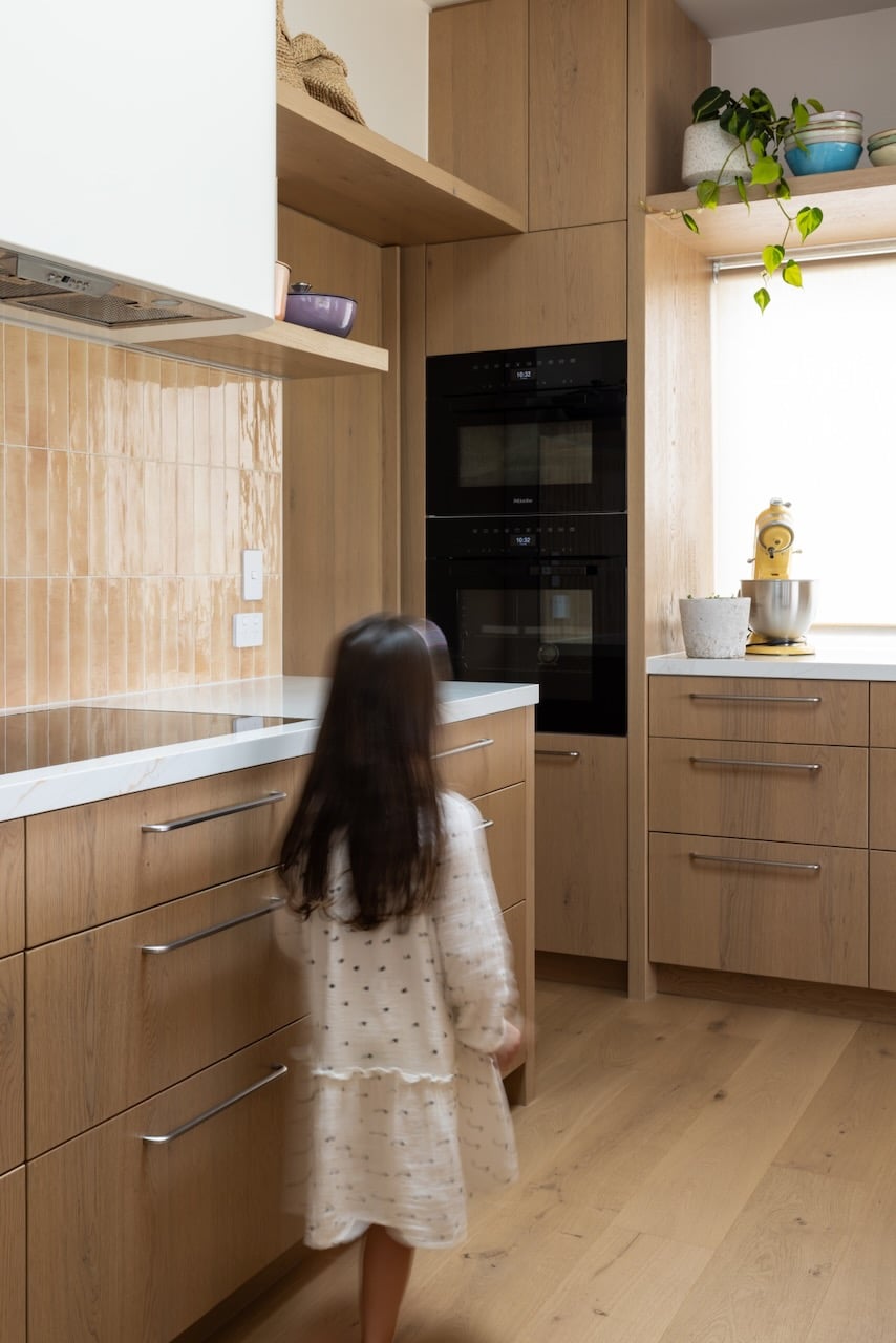 bordeaux-european-oak-flooring-auckland-reading-nook Bordeaux European oak timber flooring in Auckland kitchen with warm timber joinery