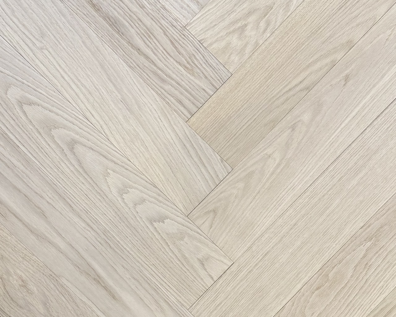Prime grade unfinished European oak herringbone engineered timber flooring 600x120mm blocks
