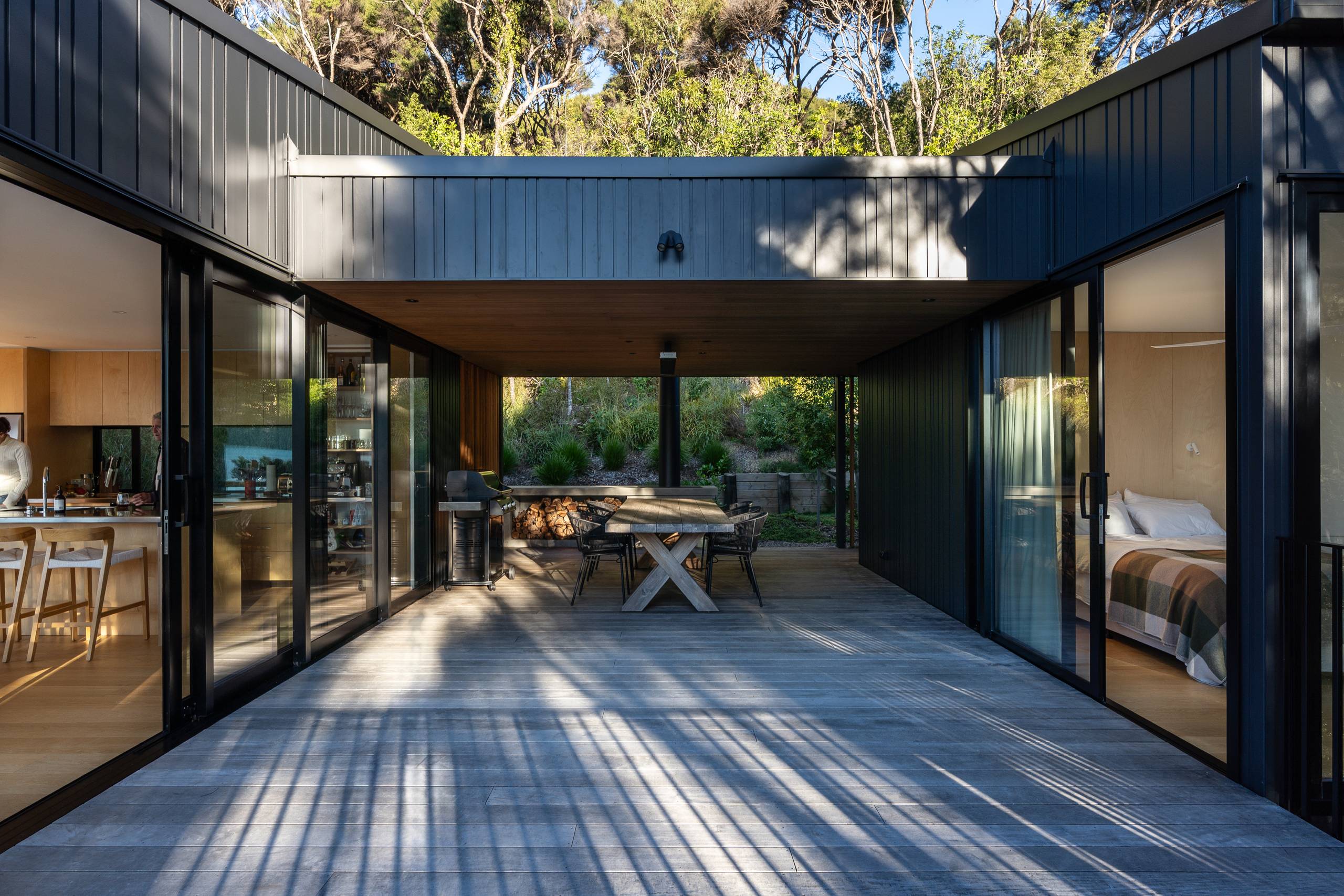 The sheltered breezeway between the two pavilions of a Waiheke Island home built by Box Build.
